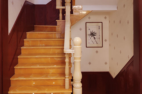朝阳中式别墅室内汉白玉石楼梯的定制安装装饰效果
